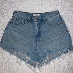 Abercrombie & Fitch Curve Love The 90s Relaxed Cutoff Short